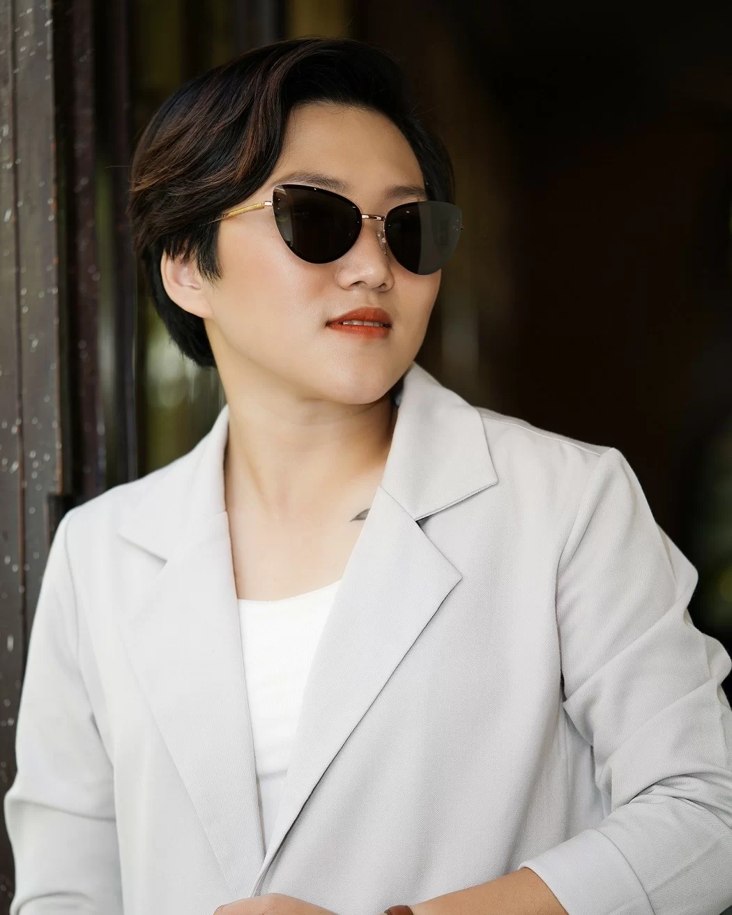 Daniel Wellington DW00900012 nổi bật với phần đuôi gọng có độ xếch lớn