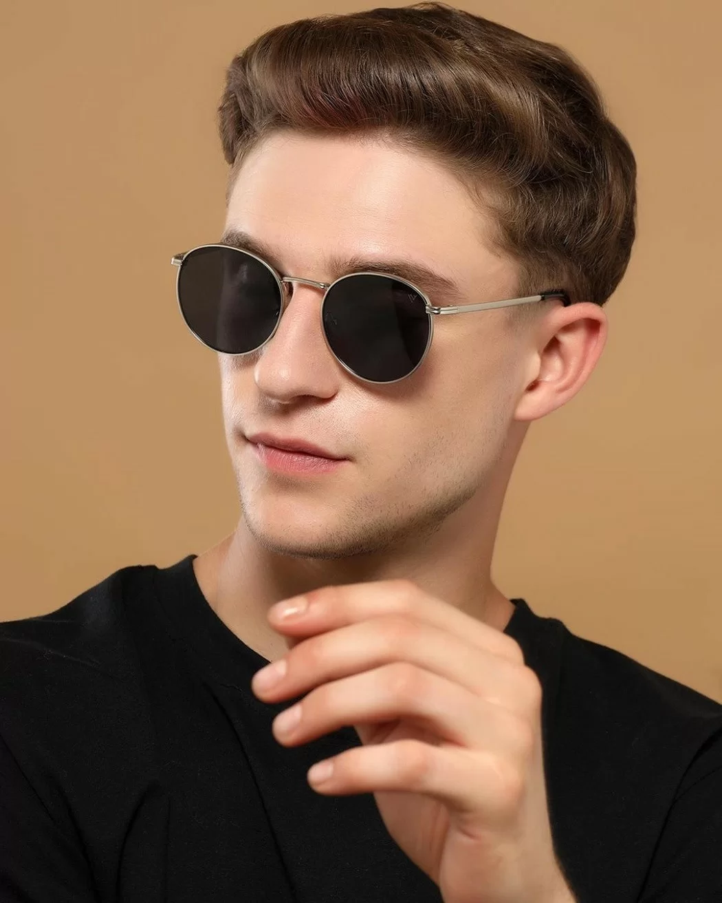 Dáng mặt trái xoan phù hợp với nhiều dáng kính, tuy nhiên cần lưu ý mức độ vừa vặn