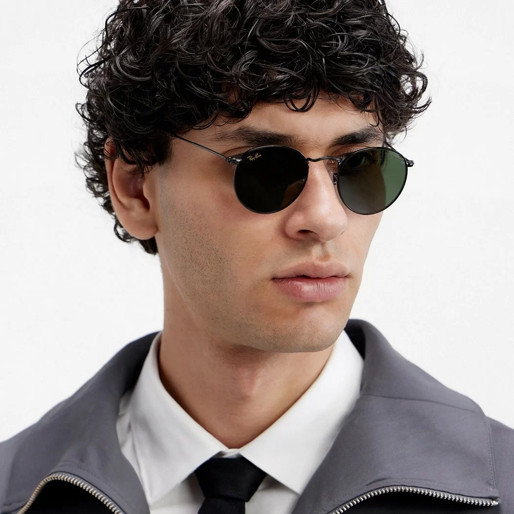 Kính râm dáng tròn của RayBan được ưa chuộng bởi cả nam lẫn nữ giới