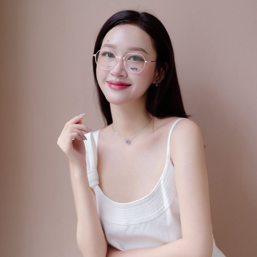 Mặt oval đeo kính gì? 6 kiểu gọng tôn nét đẹp cho nam, nữ (4) mat oval deo kinh gi 3