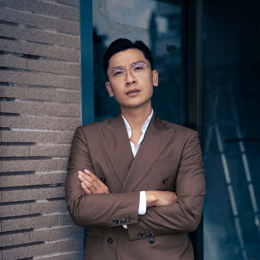 Mặt to nên đeo kính gì? Cách chọn giúp hack mặt thon gọn (4) mat to nen deo kinh gi 3