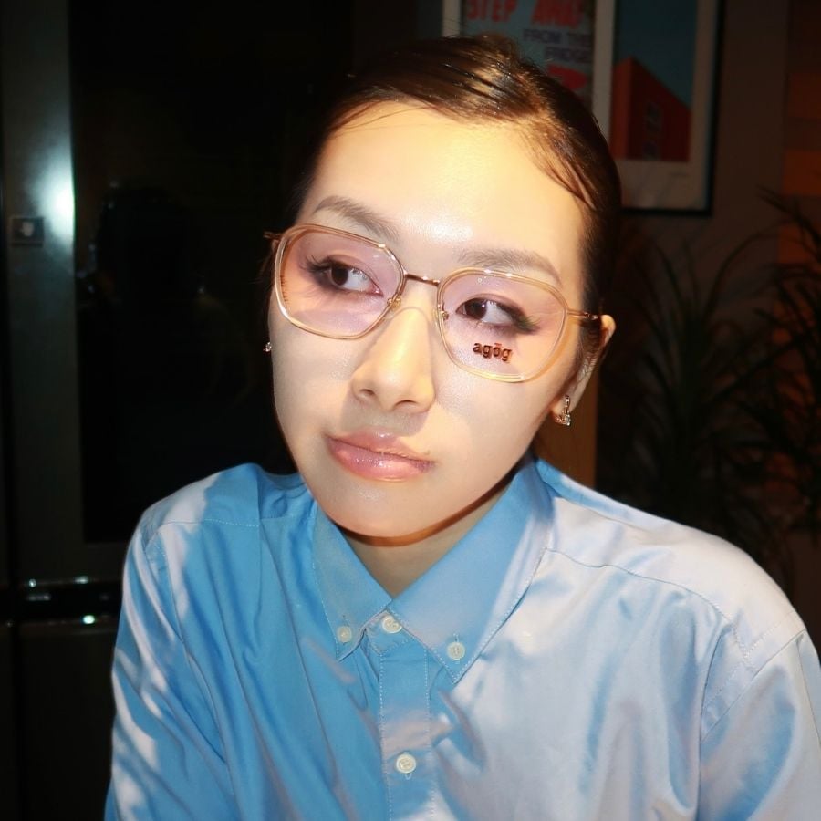 Mặt to nên đeo kính gì? Cách chọn giúp hack mặt thon gọn (6) mat to nen deo kinh gi 5