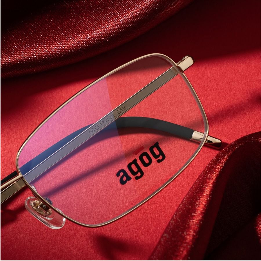 Nếu bạn đang có một chiếc kính đeo vừa vặn, hãy lật mặt trong càng kính ra xem