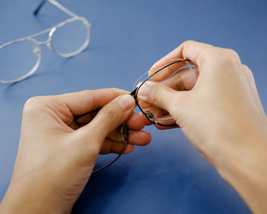 Cách lắp mắt kính vào gọng