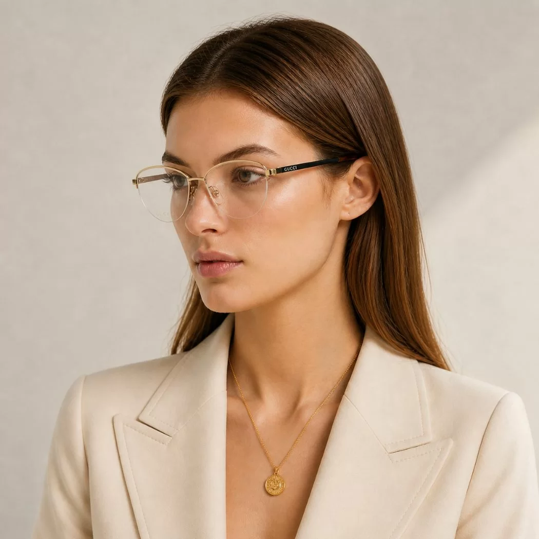 Mẫu nữ đeo kính Gucci mắt mèo không viền mạ vàng