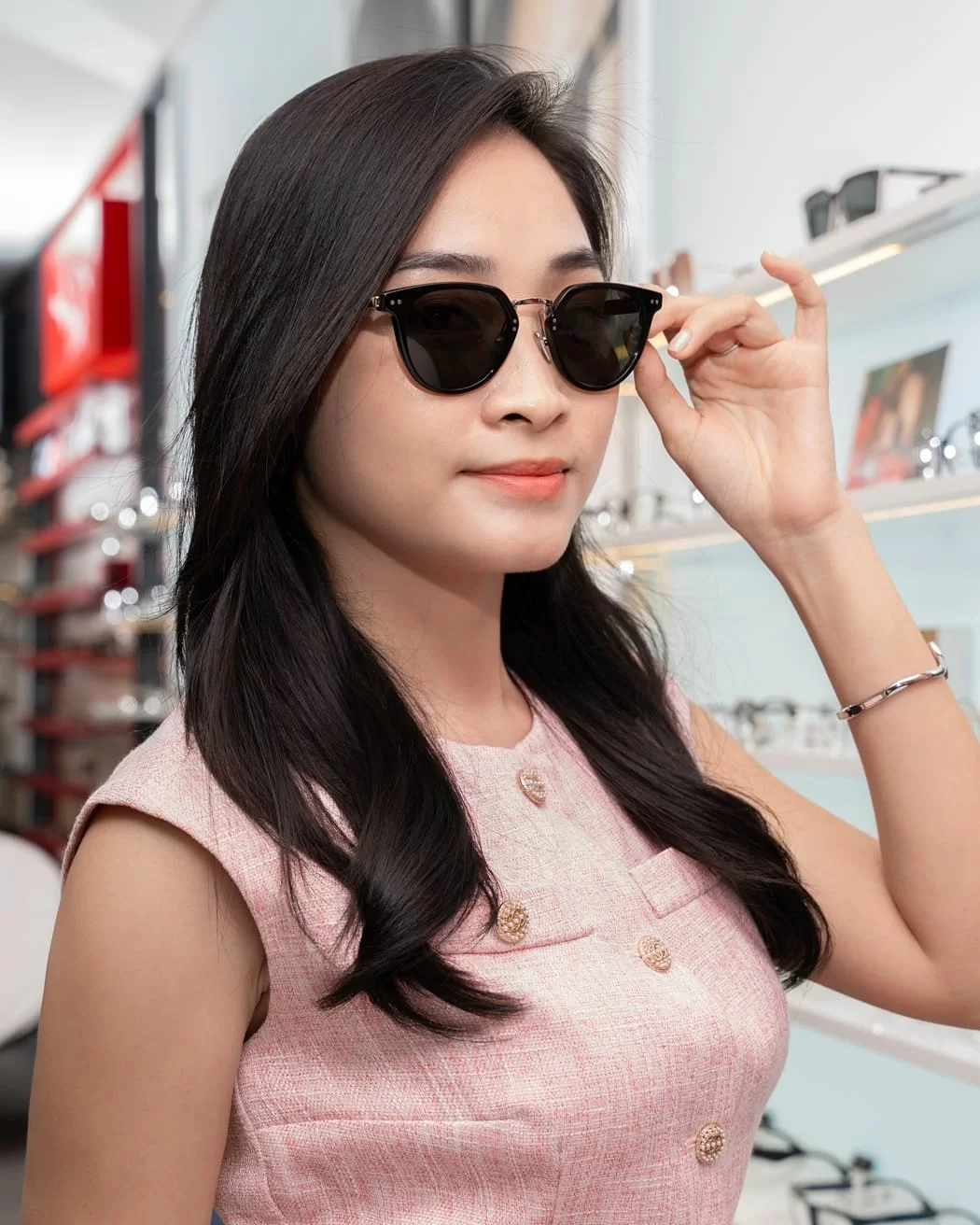 Nên thử kính trực tiếp để đánh giá mức độ phù hợp