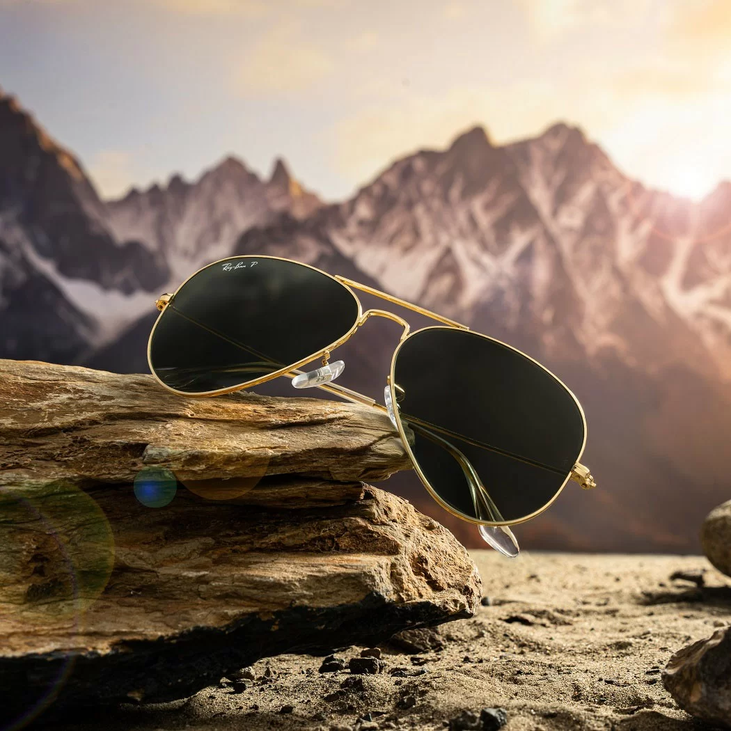 0RB3025_001/58_58 giữ trọn tinh thần của dòng kính RayBan phi công: Tròng G-15, gọng kính vàng Arista Gold