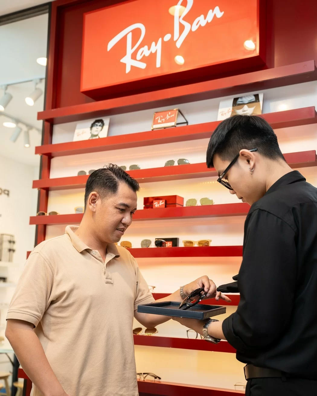 Đội ngũ của chúng tôi sẽ đồng hành và hỗ trợ tìm ra mẫu kính phù hợp