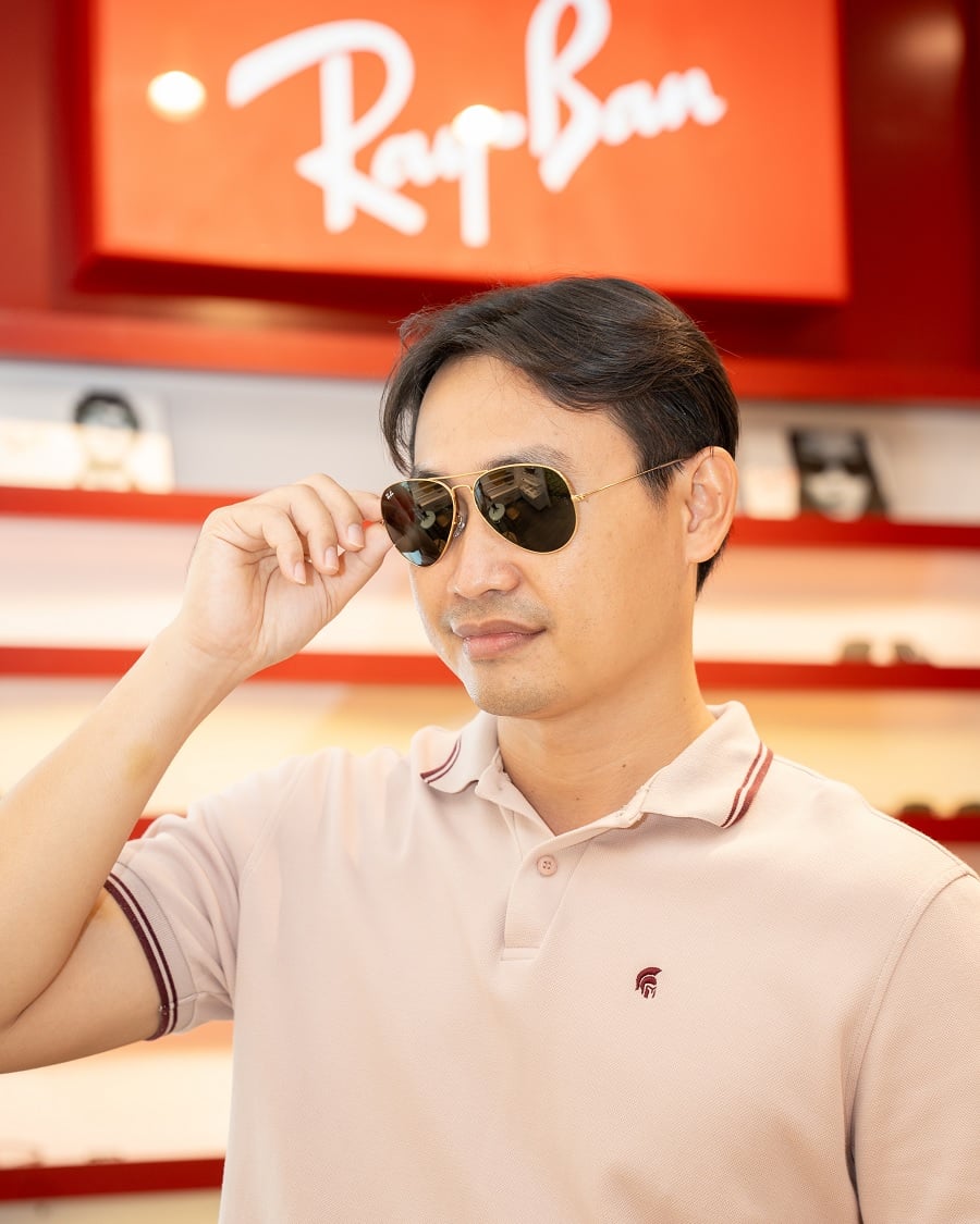 Bạn nên tới trực tiếp showroom để thử độ vừa vặn và nhận thêm sự tư vấn từ đội ngũ chuyên viên