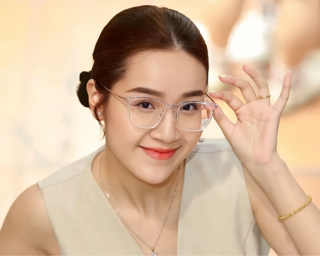Mẫu gọng trong phù hợp với người yêu thích phong cách tối giản