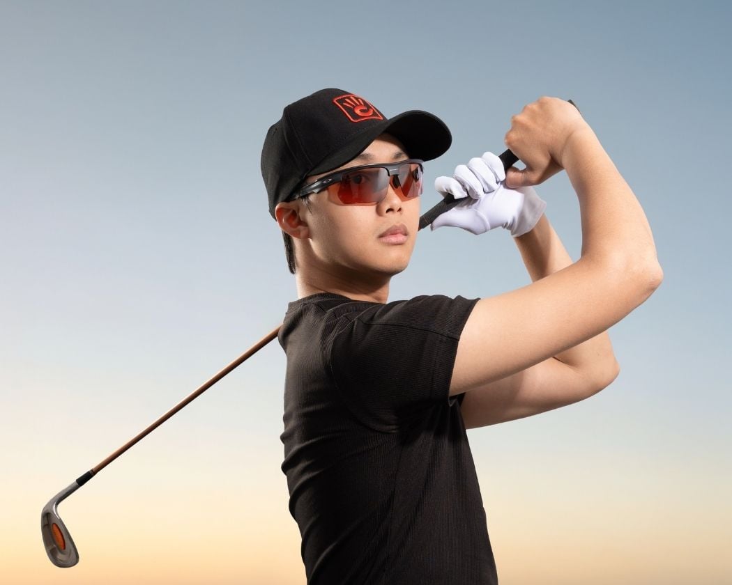 Oakley là thương hiệu nổi bật trong nhóm kính mát thể thao hiệu suất cao