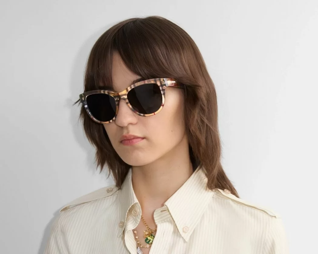 Họa tiết Burberry Check góp phần định vị thương hiệu, nhưng được thiết kế một cách tiết chế