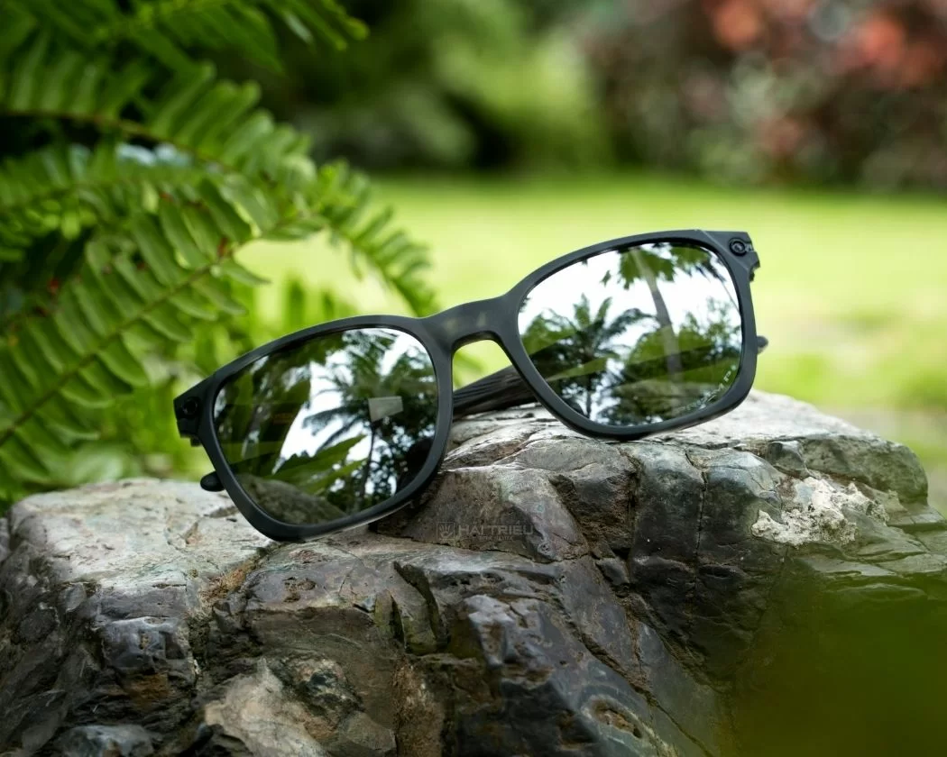 Oakley lại là thương hiệu tập trung vào công năng sử dụng