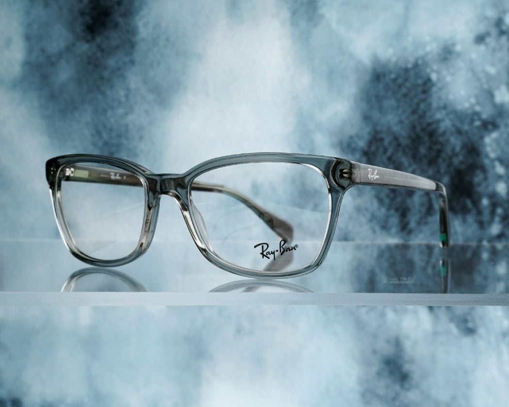 Với những dòng kính cận gọng nhựa của RayBan, bạn nên lựa chọn dựa trên thông số khúc xạ