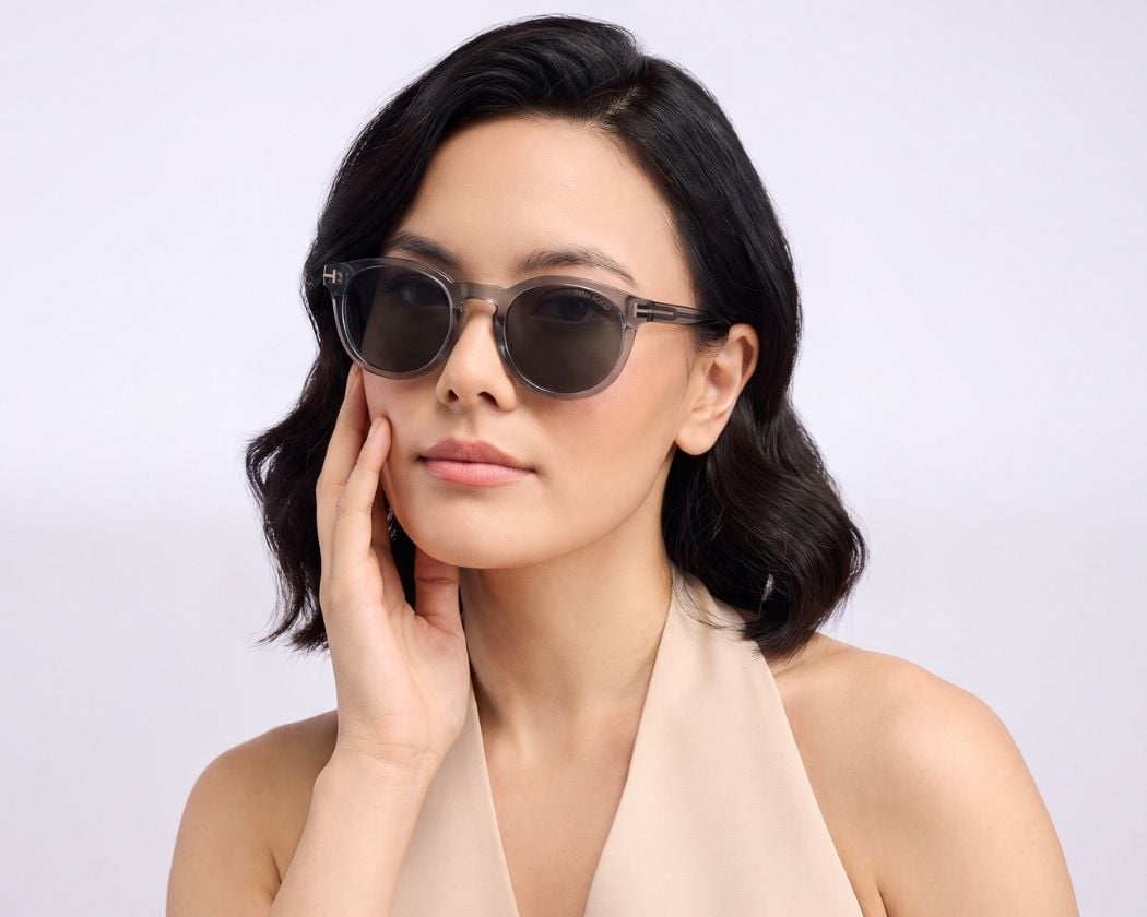 Kính mát nữ tròn giúp làm mềm các đường nét góc cạnh trên gương mặt