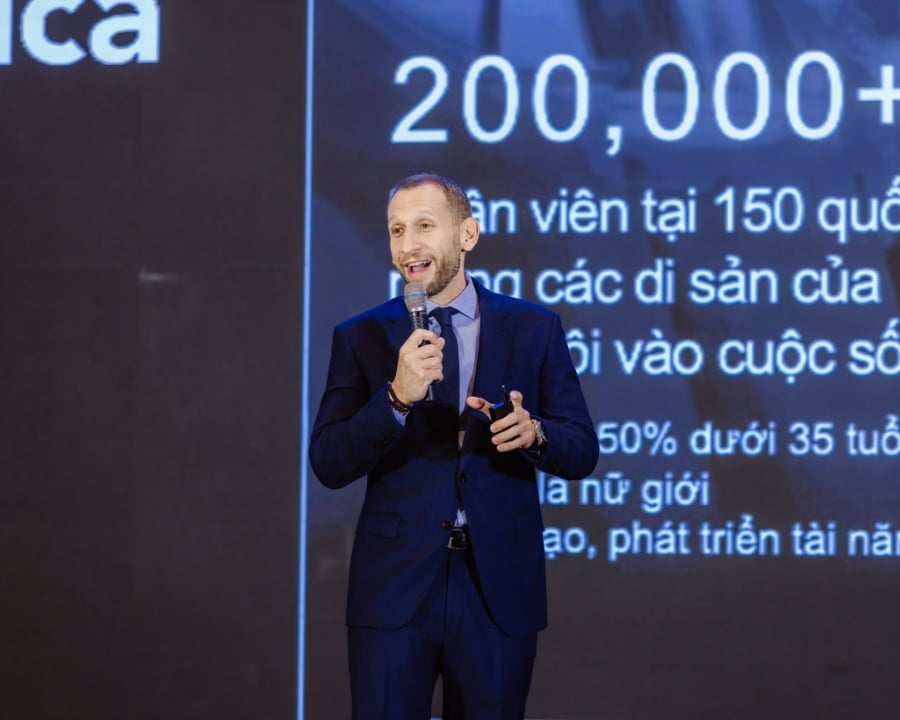 Ông Sami Youssef Bakhache - Tổng giám đốc công ty EssilorLuxottica Việt Nam phát biểu tại sự kiện