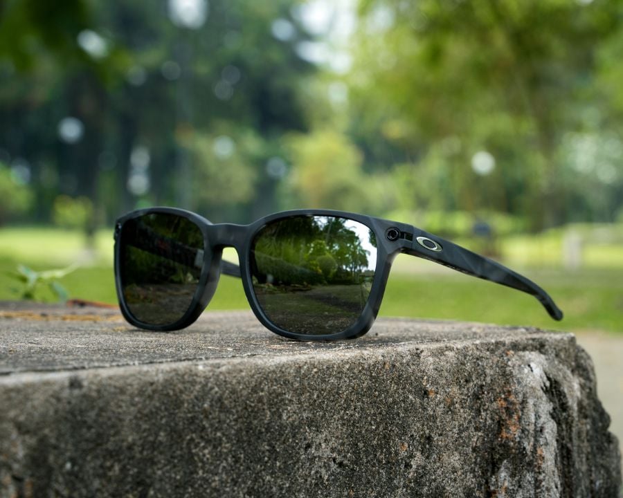 Nhiều dòng kính nổi tiếng của Oakley như Frogskin, Radar,... đều sử dụng vật liệu O Matter