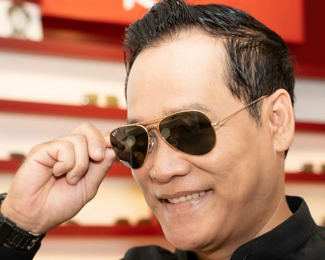 Diện mạo cũng là yếu tố quan trọng khi mua kính mát trung niên
