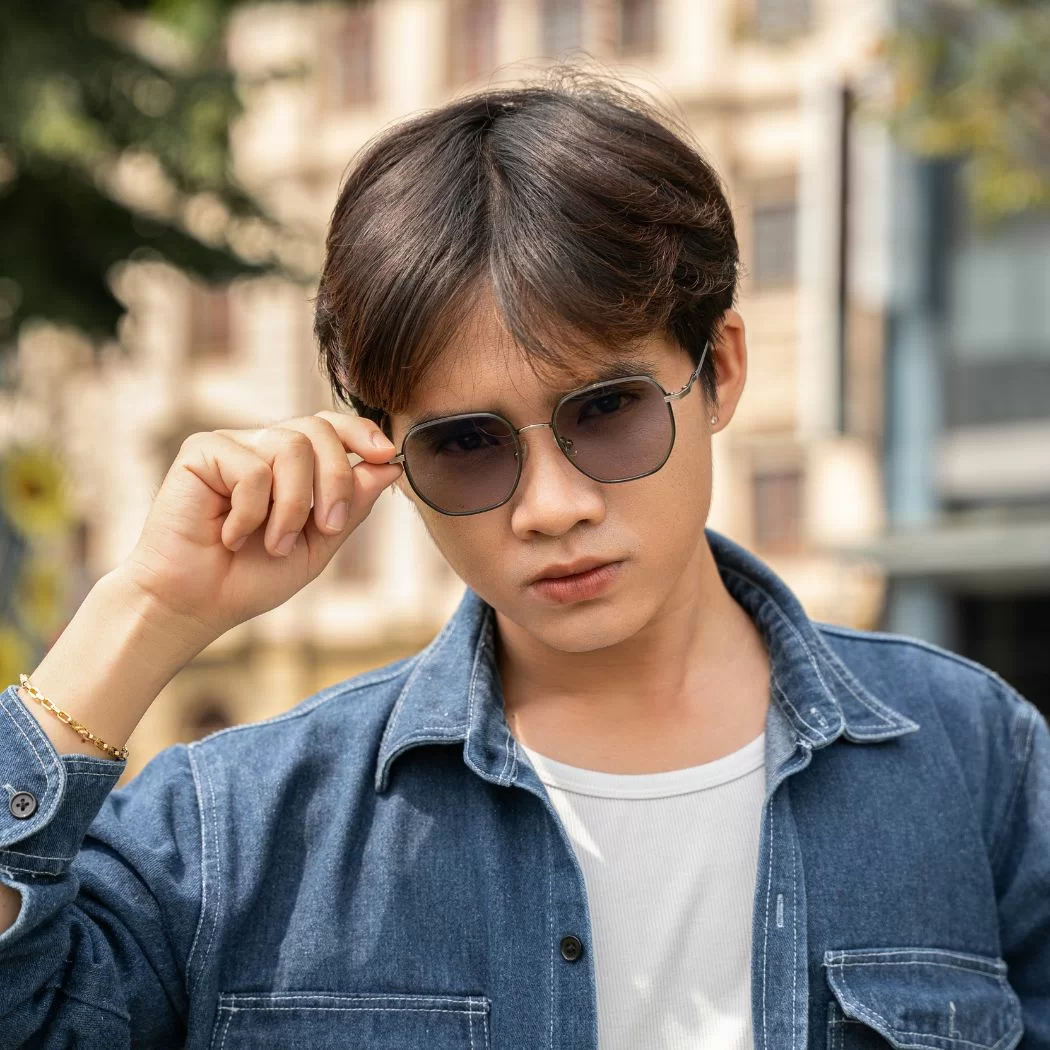 Giá của tròng kính đổi màu giá rẻ