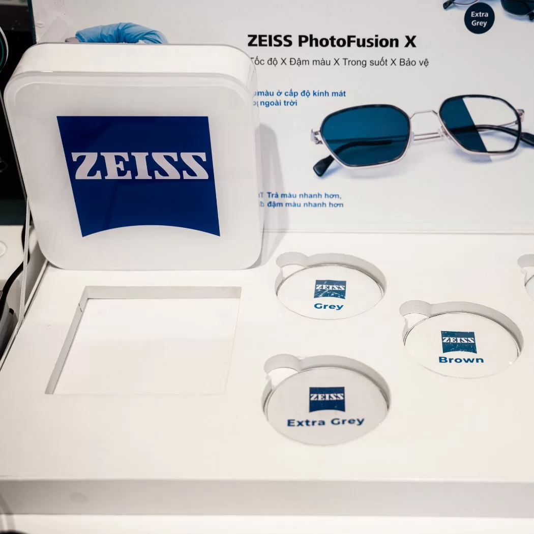 Tròng kính Zeiss Photofushion X của thương hiệu Zeiss