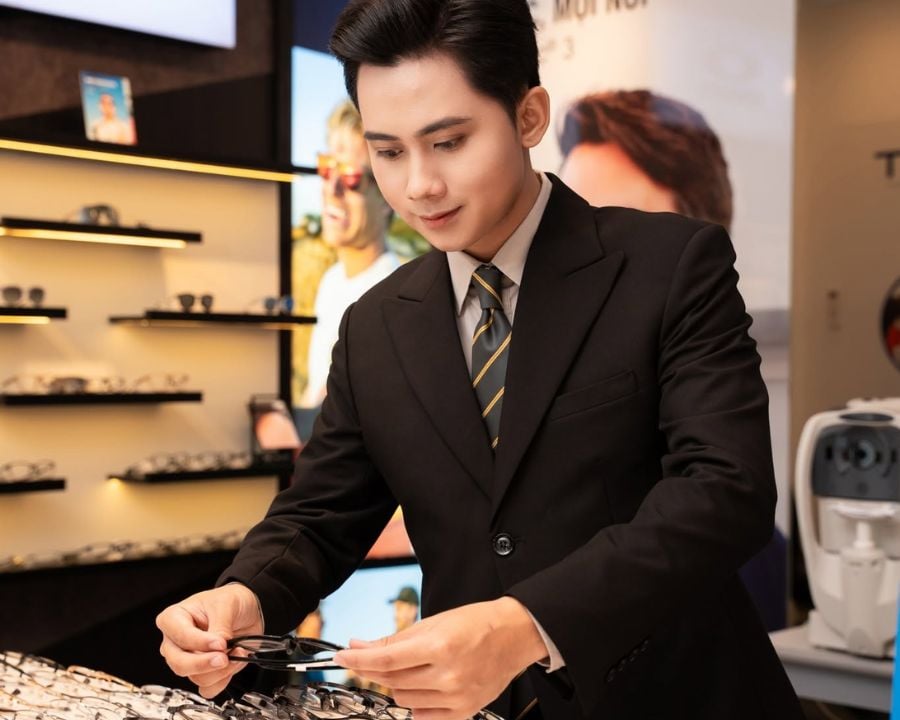 Chọn gọng kính nên phù hợp với khuôn mặt và phong cách cá nhân