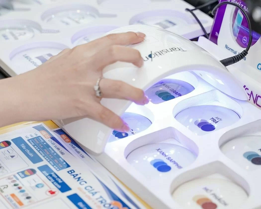 Bạn có từ 2 đến 7 ngày để đeo thử tròng kính tạm với đúng số độ vừa đo