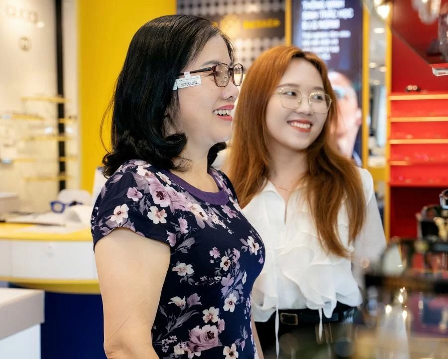 Cách chọn mắt kính lão loại tốt, tránh mua sai loại